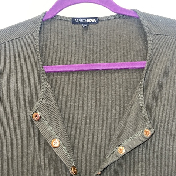 Dresses - Picture 3 of 7